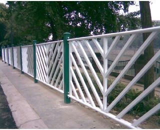 獨特人行道護(hù)欄市政欄桿機(jī)動車道隔離欄色澤光潤