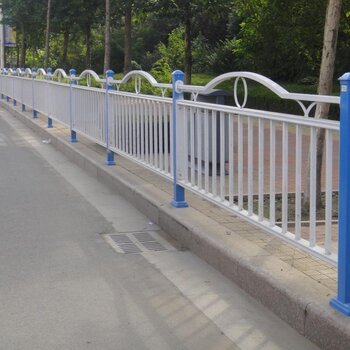 市政護(hù)欄選購(gòu)指南 道路中央隔離欄與綠化帶護(hù)欄價(jià)格優(yōu)惠解析